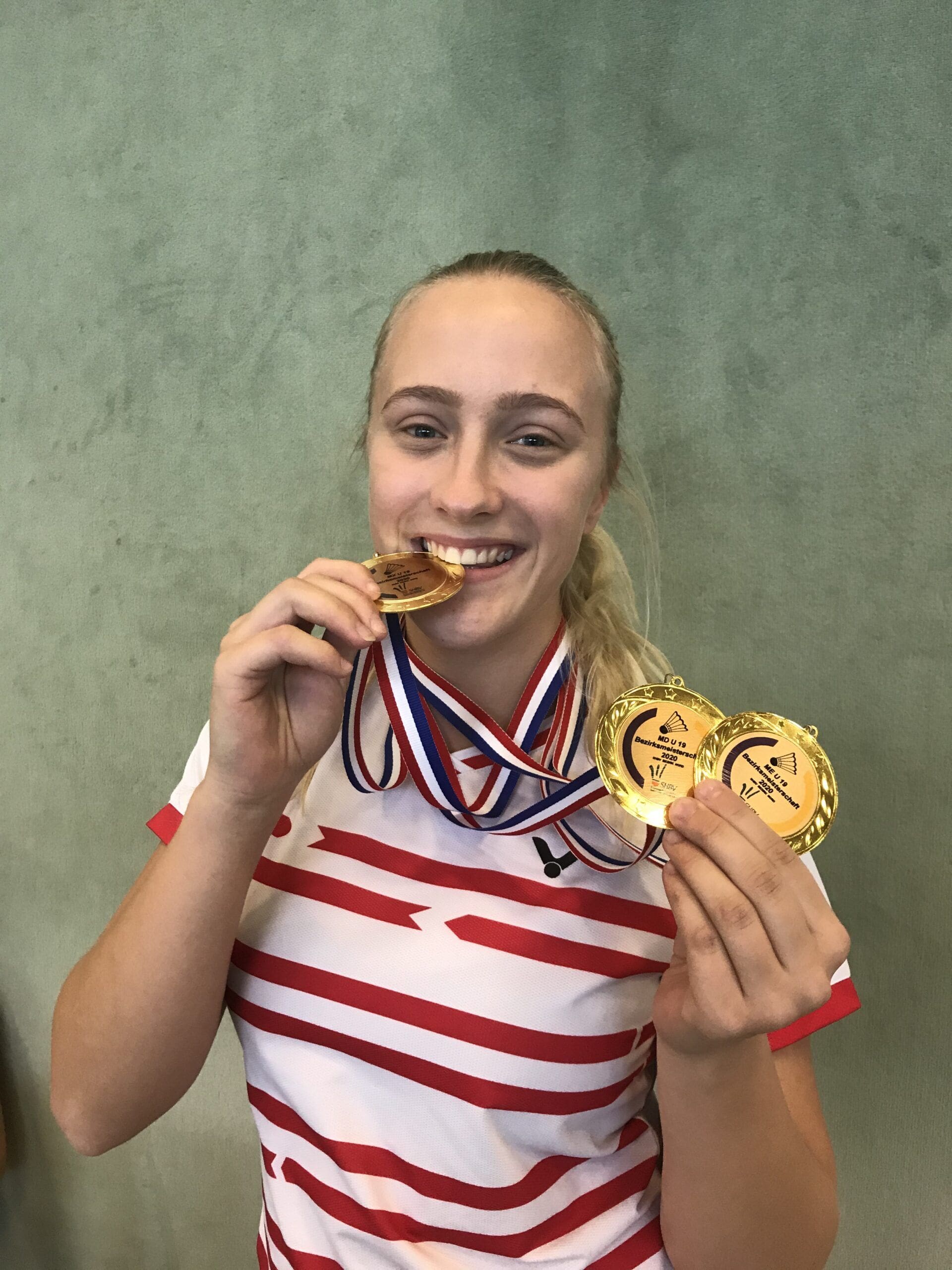 Pia Hamann stolz mit ihren 3 Goldmedaillen